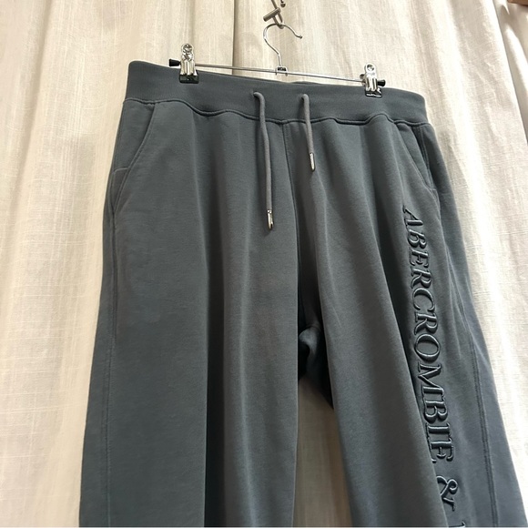 Abercrombie Soft AF blue relaxed embossed sweatpants size medium - Picture 8 of 13